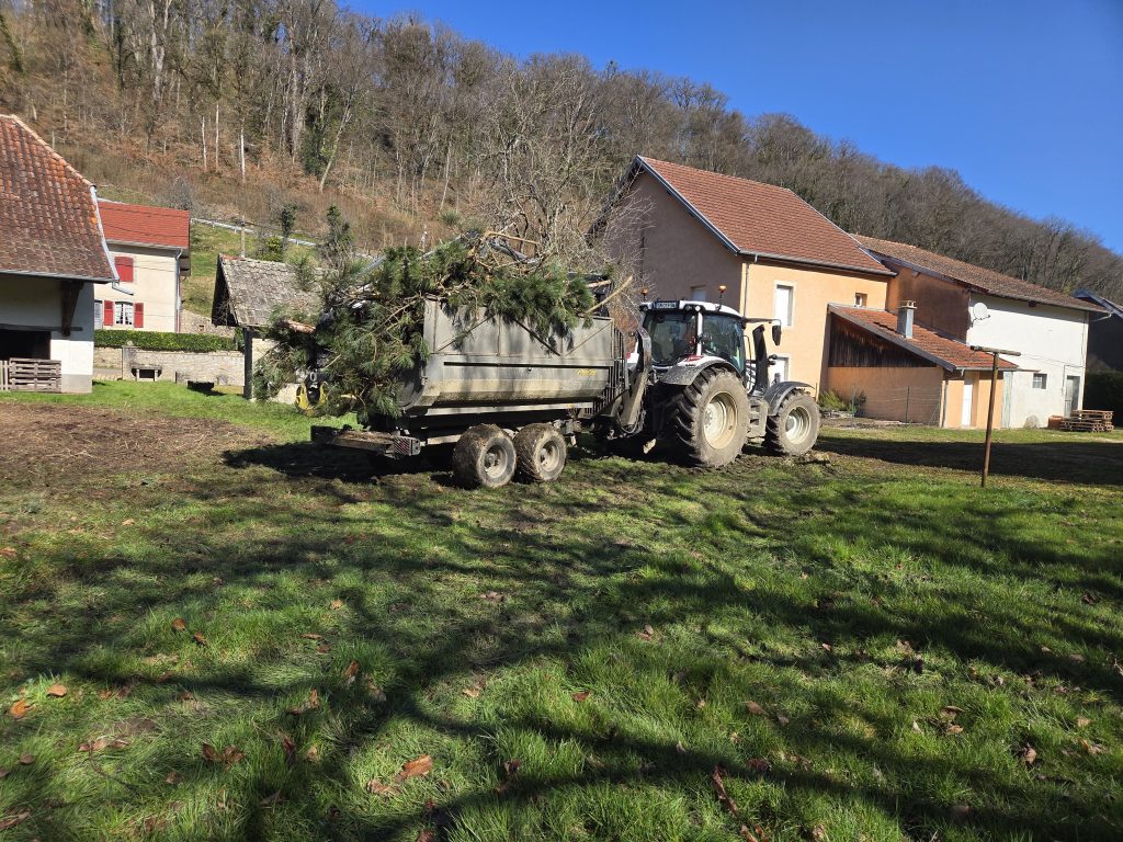 évacuation avec remorque forestière