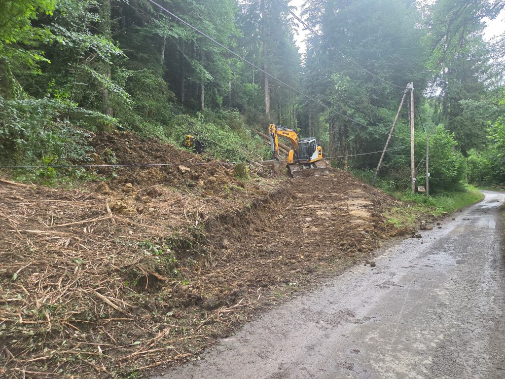 création de piste forestière
